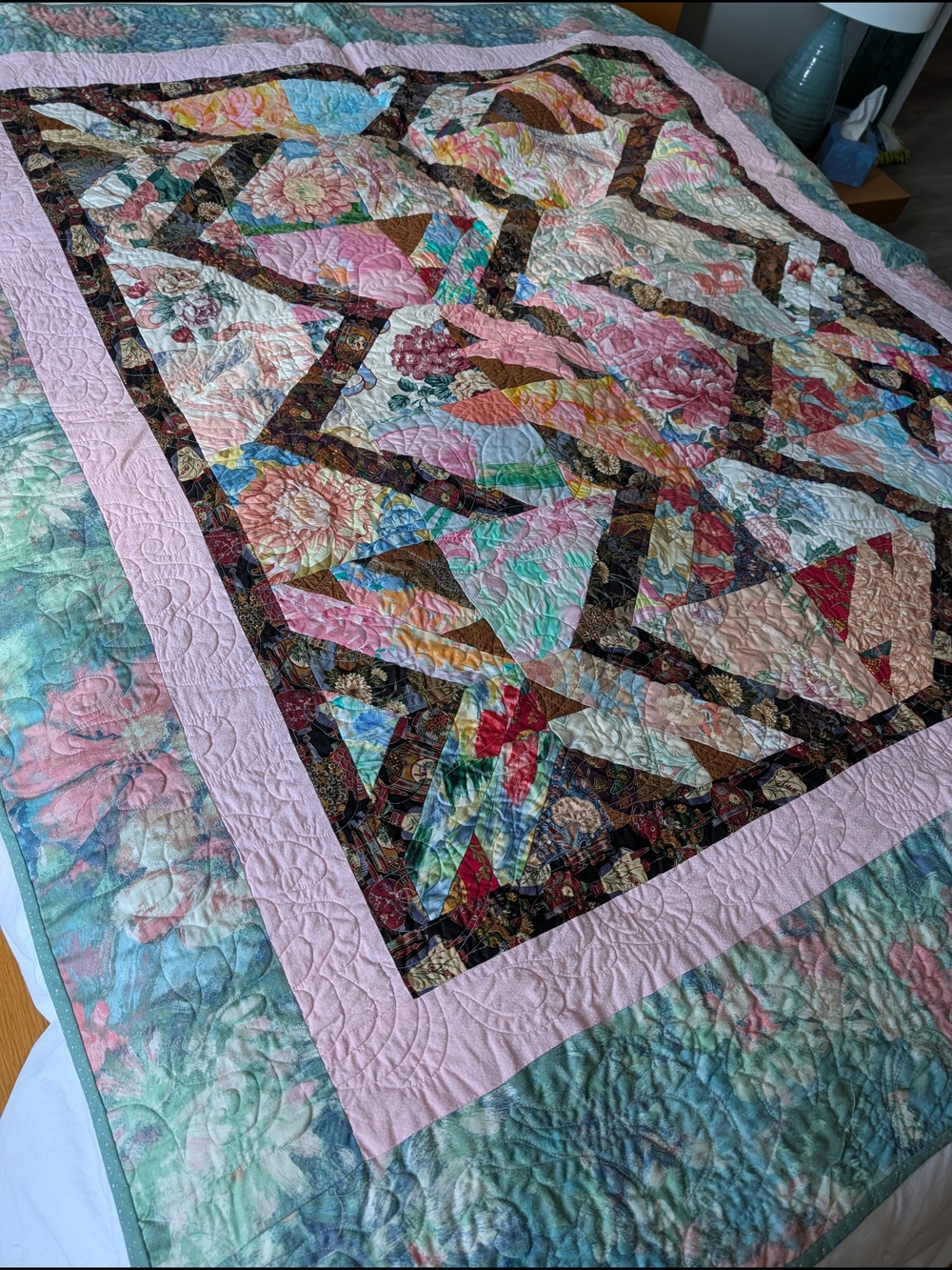 Vintage Patchwork Floral Quilt in Pink and Multicolor